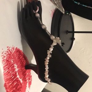 Beautiful toe n ankle bracelet.
